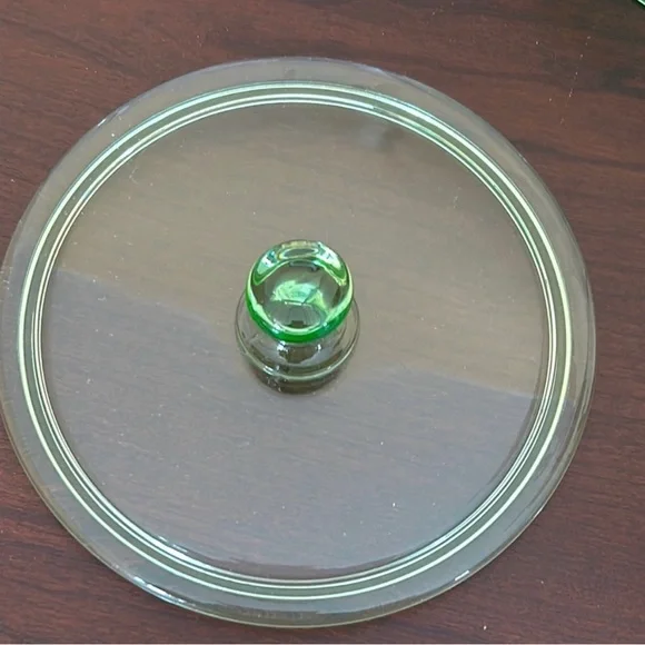Vintage Green Depression Glass 3 Slot
Candy / Serving Dish with Lid - Picture 9 of 10